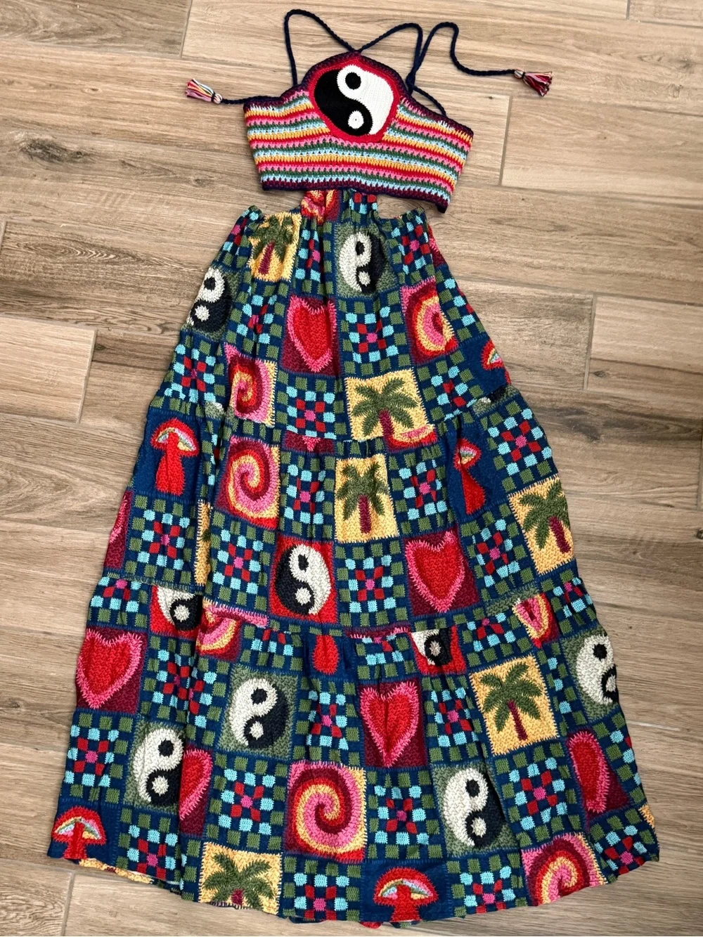 FARM Rio Patchwork Crochet Cutout Maxi Dress Yin Yang Hearts Palm Medium NWT - Picture 2 of 9